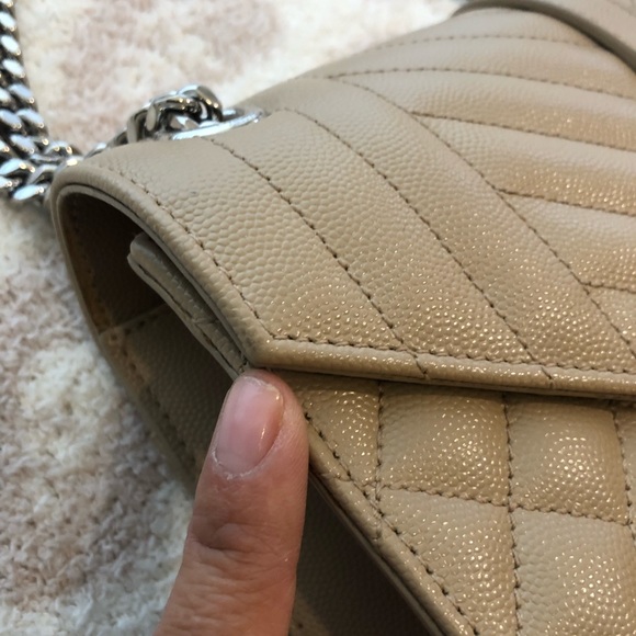 Saint Laurent YSL medium envelope calfskin Cassandra shoulder bag - Picture 15 of 16